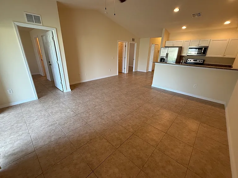 4131 SW 8th Pl #4131 — Photo 7