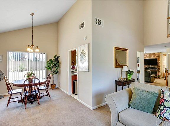 3rd image of 15064 Laurel Ln