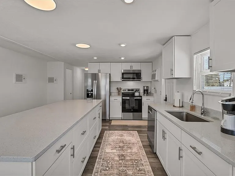 3280 Holly Ave — Photo 18