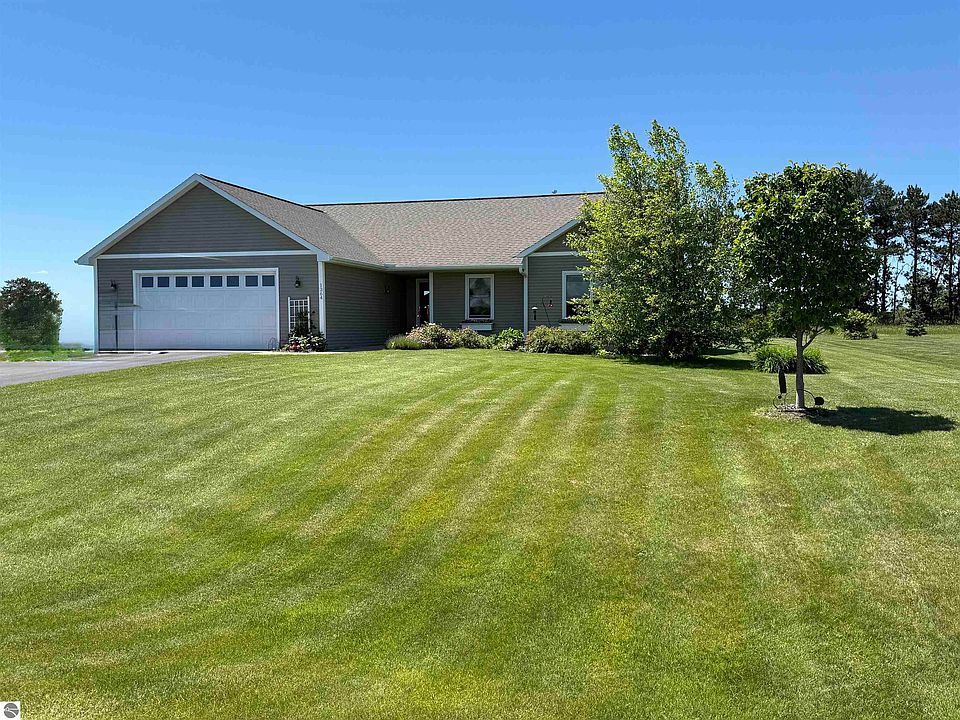 1st image of 1364 Saffron Cir