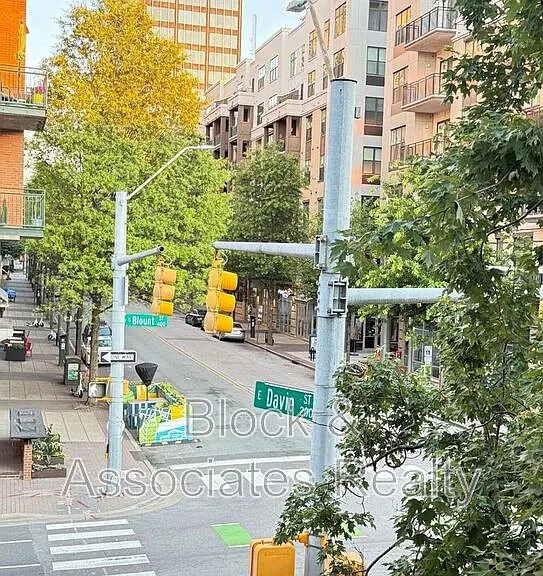 210 E Davie St — Photo 35