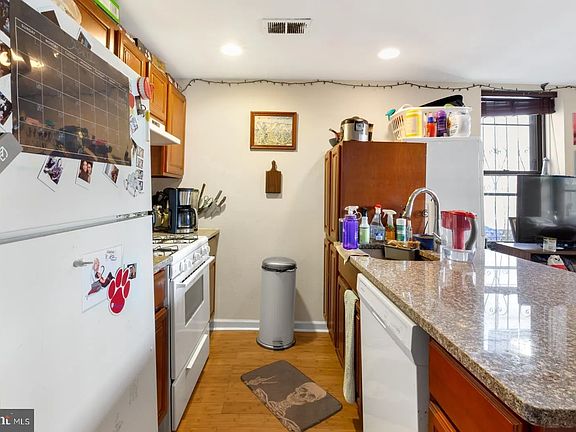 5th image of 2105 Christian St