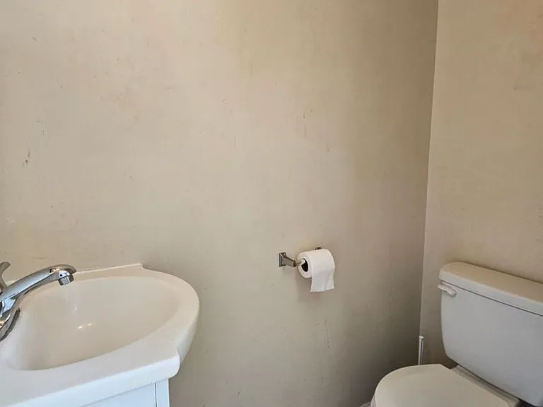 1516 Holly Rd — Photo 17
