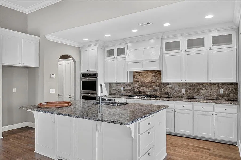 4 bed, 3.5 bath, 3289 sqft, $3,200 — Photo 2