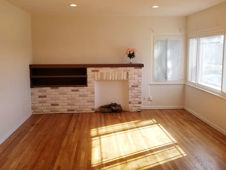 6228 Cahuenga Blvd — Photo 5