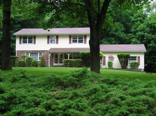 8 Fir Dr, Danbury, CT 06811