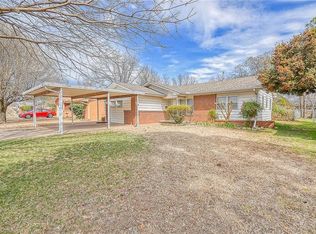 827 N Berry Rd, Norman, OK 73069