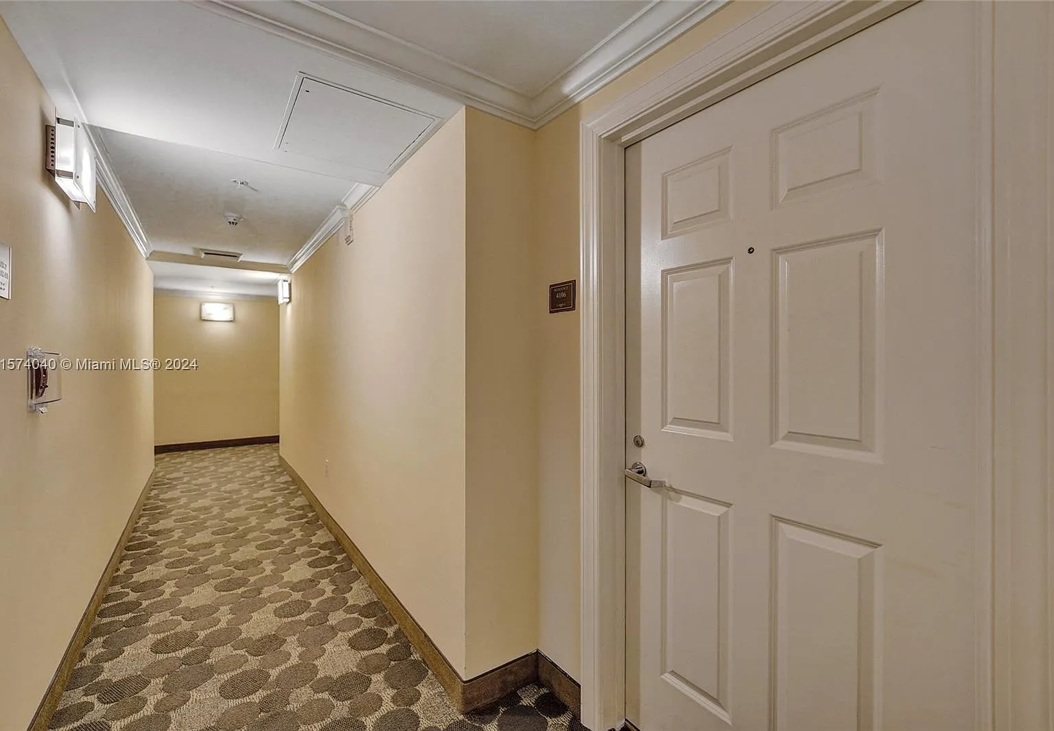La Perla Condo — Photo 2