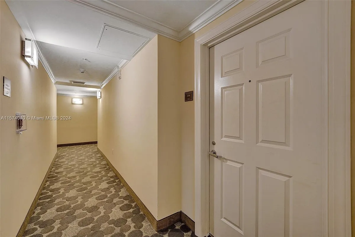 Building Photo - 16699 Collins Ave #4106