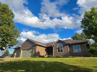 3003 Lake Chapeau Dr, Albert Lea, MN 56007