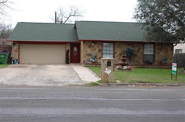 1st image of 1802 Surrey Dr