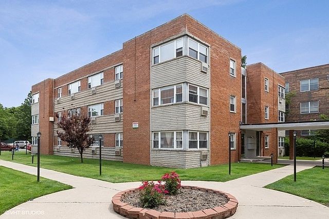 1st image of 2405 W Balmoral Ave APT 3D