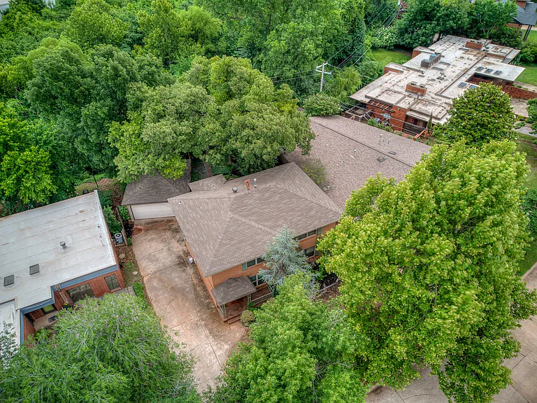4620 N Harvey Pkwy — Photo 45