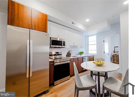 3 bed, 2108 sqft, $2,300 — Photo 3