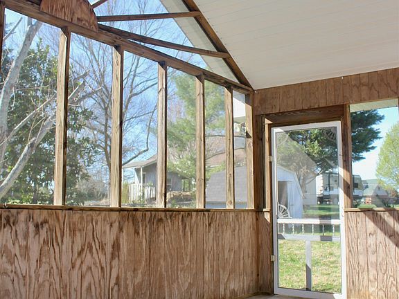 4th image of 2174 New England Pl