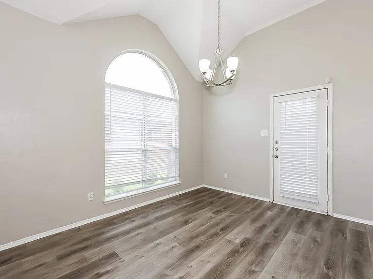 2124 Creek Royal Dr — Photo 6