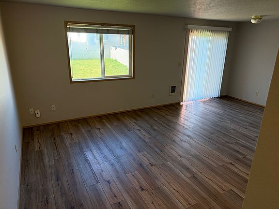 5th image of 810 SE 153rd Ave #A