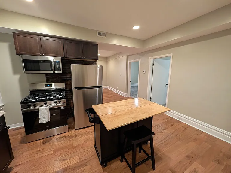 121 Grandview Ave #9 — Photo 4