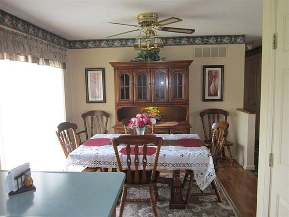 3rd image of 4 Creekside St