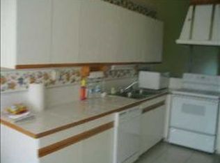 2351 Maple Ct, Pembroke Pines, FL 33026