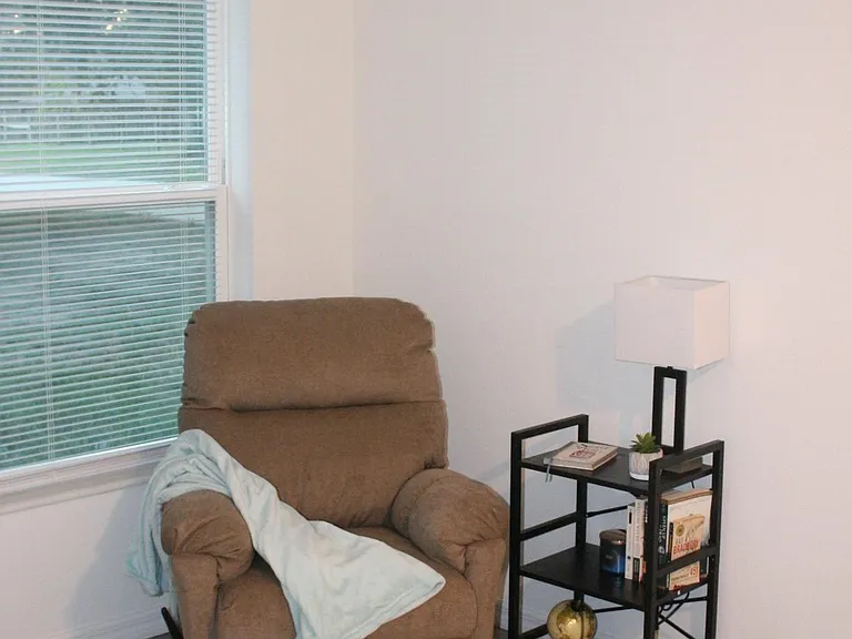 4202 E Garden St — Photo 3