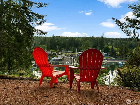 821 E Treasure Island Drive, Allyn, WA 98524