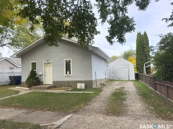 921 109th Street, North Battleford, SK S9A 2E1