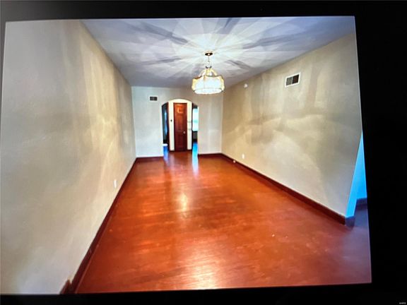 2nd image of 10025 Sheldon Dr
