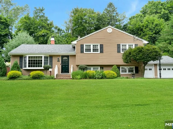 60 Sunnyside Rd, Mahwah, NJ 07430