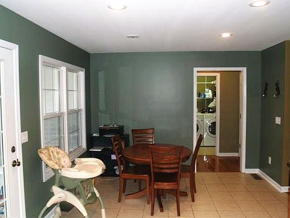 4th image of 96 Coventry Ct