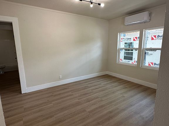 5th image of 208 W Winthrop Ave #A