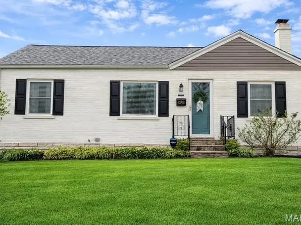 9208 Southview Ln, Saint Louis, MO 63123