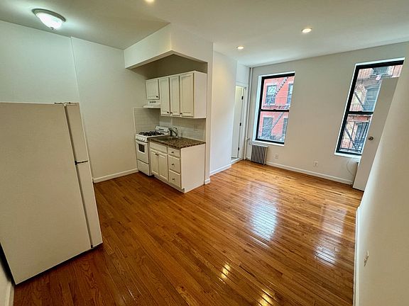 3rd image of 179 Prince St APT 9