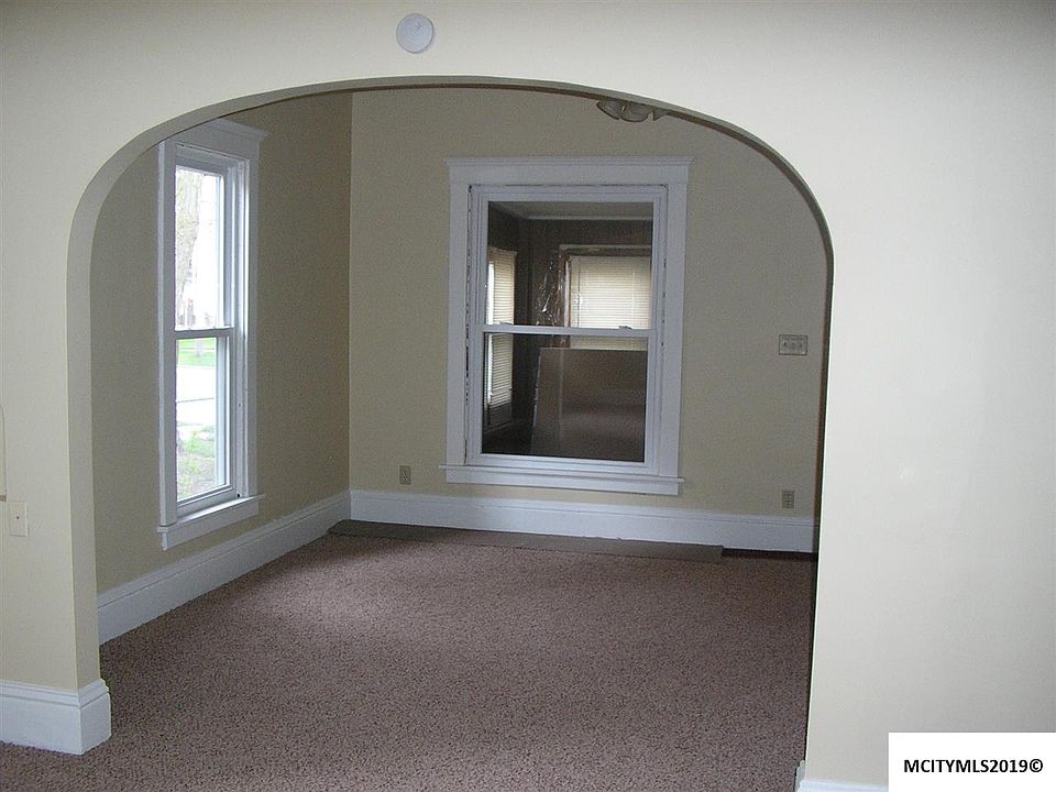 2nd image of 113 S Monroe Ave