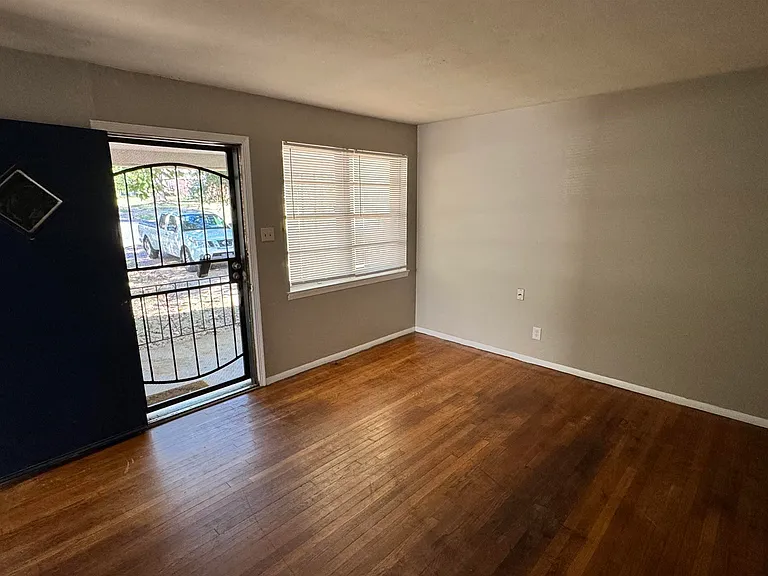 3056 Arrendale St — Photo 2