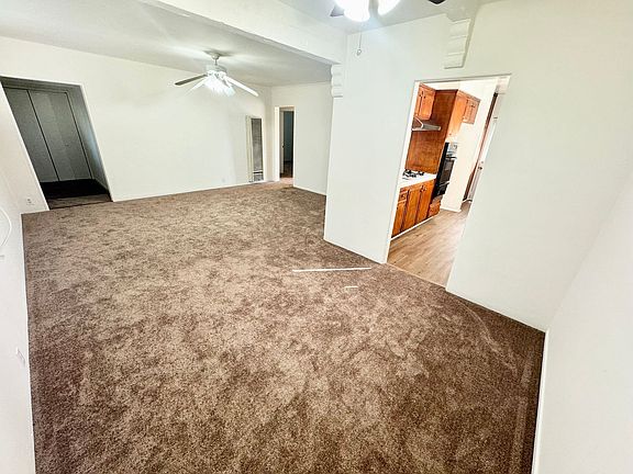5th image of 11632 Roseglen St #11632