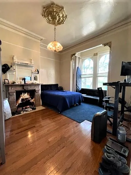 5 bed, 1900 sqft, $7,699 — Photo 4