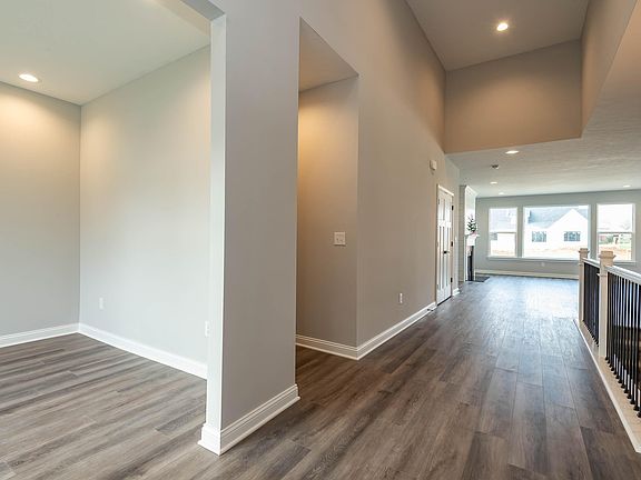 3rd image of 4334 S Rotterdam Dr