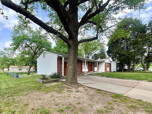 4th image of 10201 Royal Dr