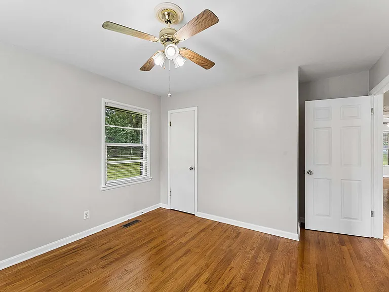 900 Velma Ln — Photo 14