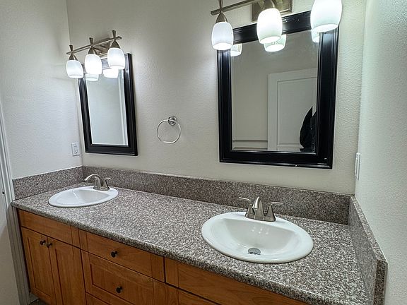 5th image of 4820 S Figueroa St APT 3