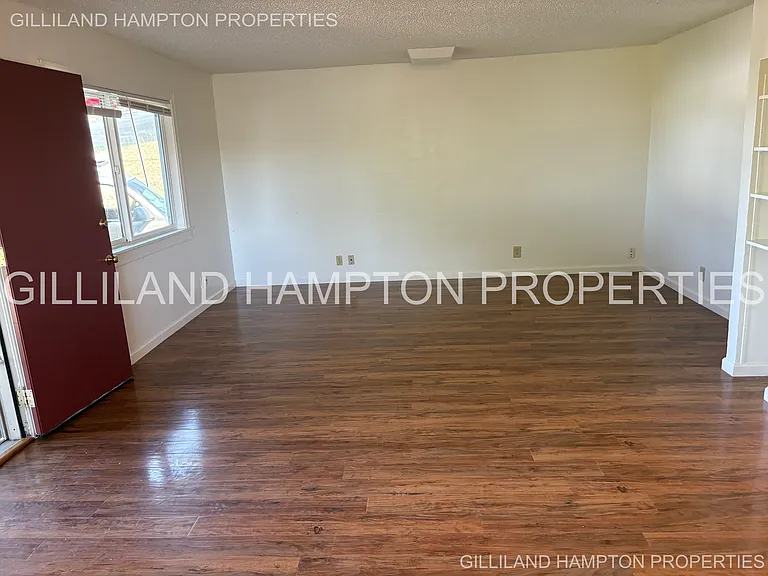 725 SW 7th St — Photo 2