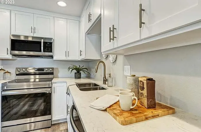 1177 Nebraska Ave NE #A — Photo 5