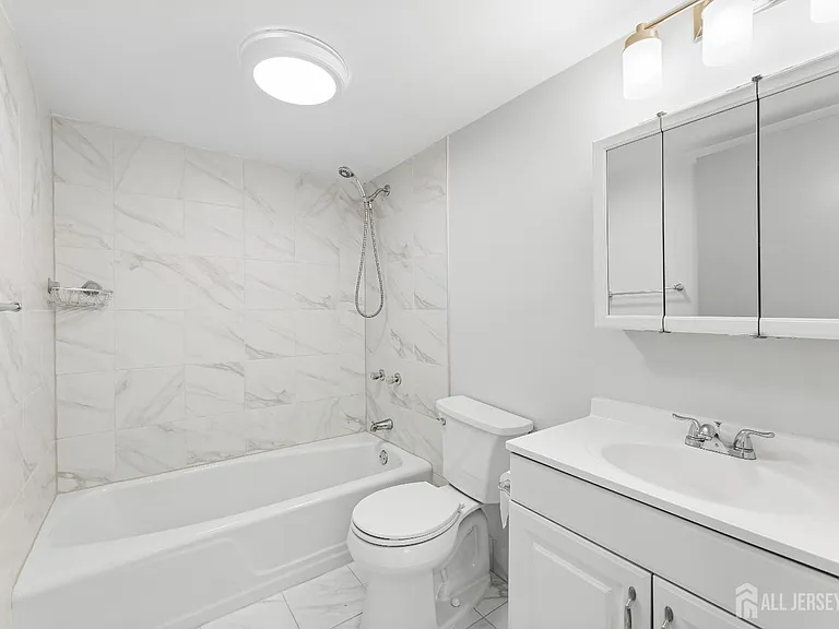 3226 Sayre Dr — Photo 10