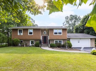 50 Meadowbrook Rd, Queensbury, NY 12804