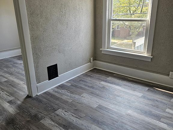 5th image of 1910 Welch Ave #2