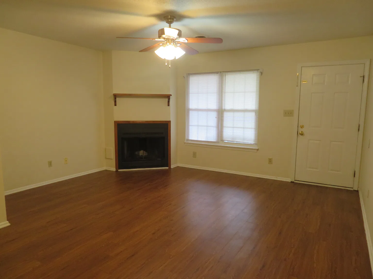 2 bed, 1.5 bath, 1000 sqft, $975 — Photo 3