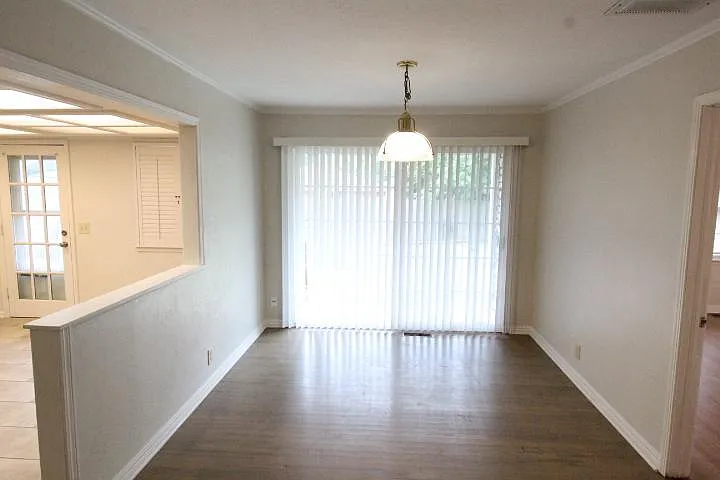 2436 Huntleigh Dr — Photo 4