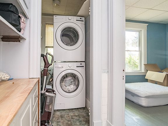 5th image of 208 Prospect St #1