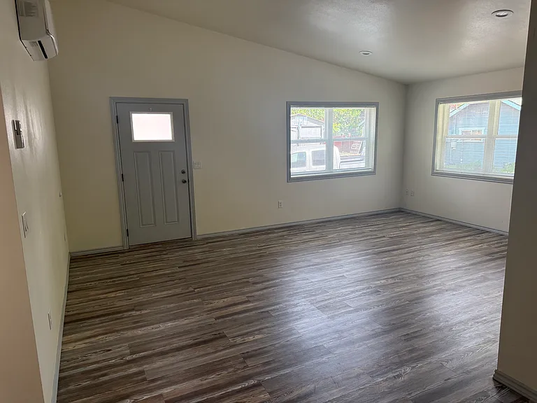 603 E 5th Ave — Photo 16